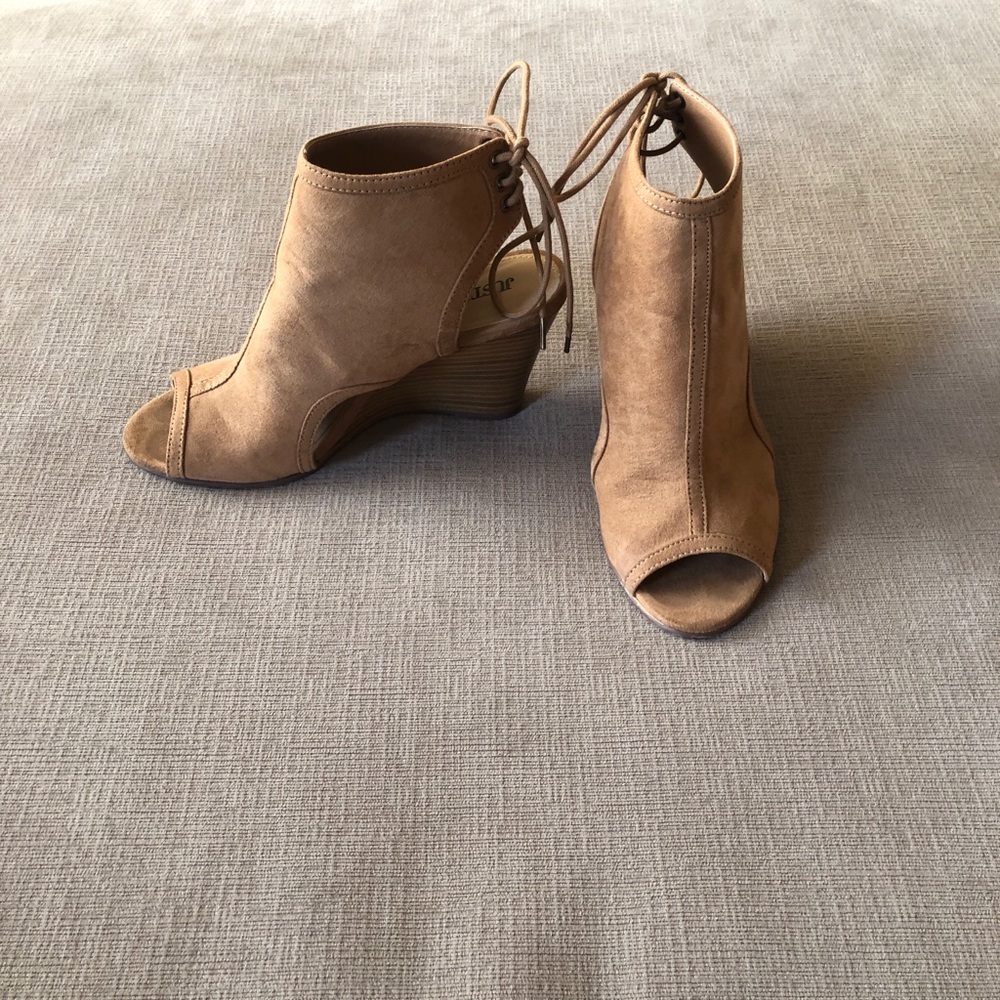 Violetta wedges with an open toe and exposed heel